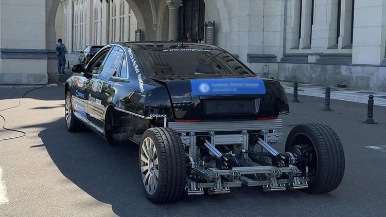 Un startup din România a prezentat un automobil care funcționează fără combustibil și baterie de tracțiune